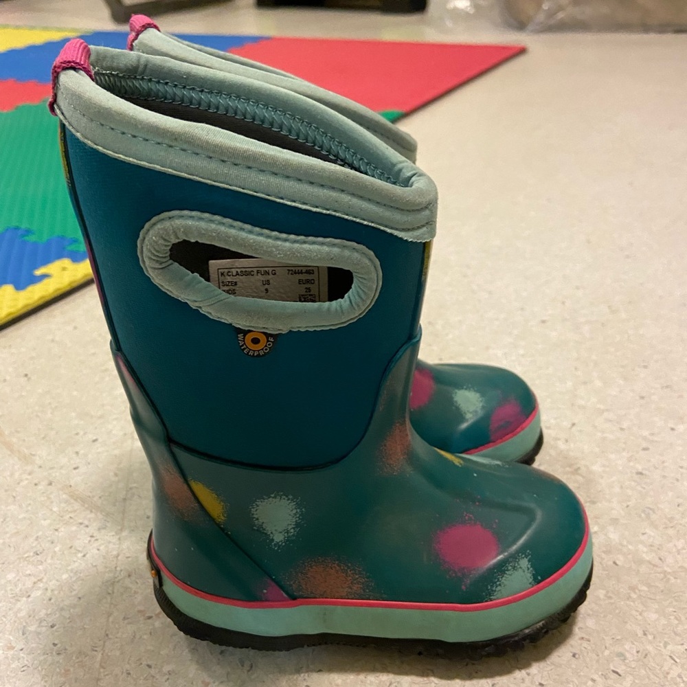 Girls Bogs size 9